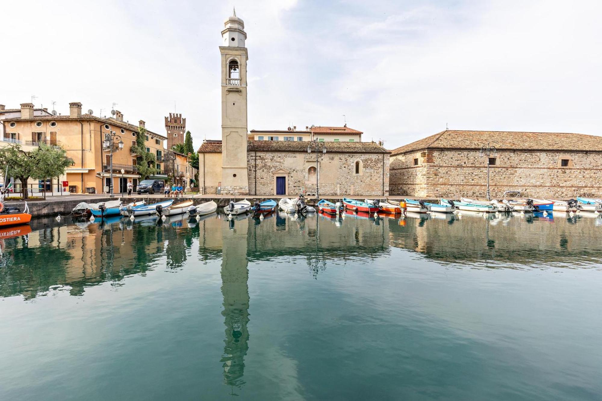 Bluemoon -Luminoso Apt Con Piscina Lazise Kültér fotó