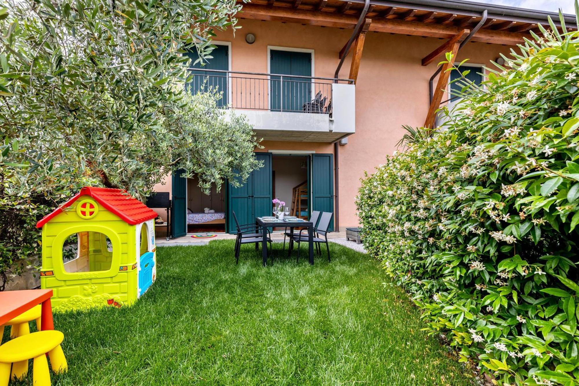 Bluemoon -Luminoso Apt Con Piscina Lazise Kültér fotó