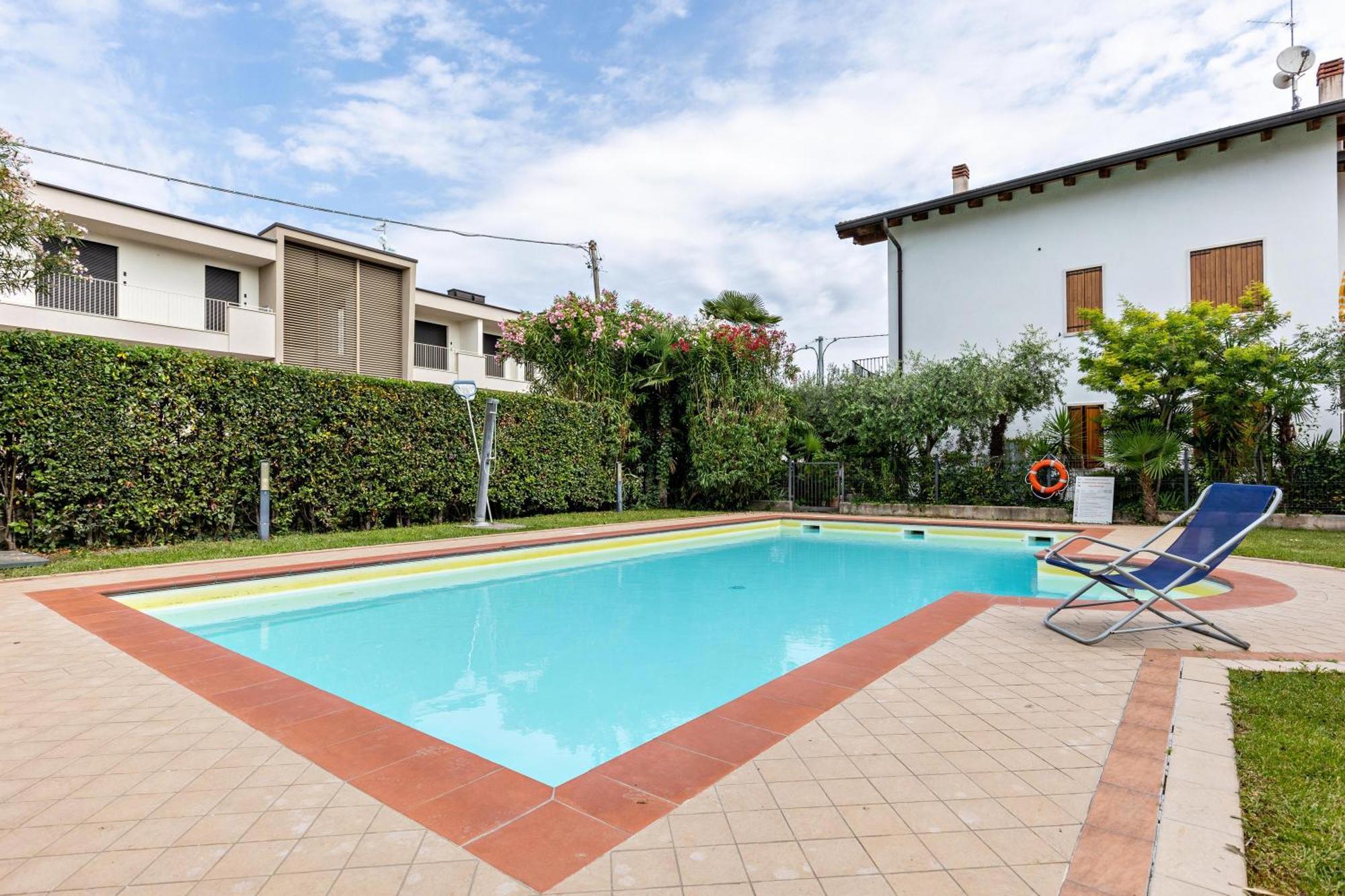 Bluemoon -Luminoso Apt Con Piscina Lazise Kültér fotó